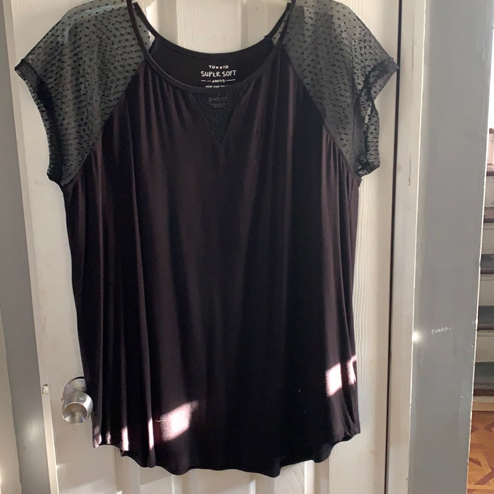 Black mesh raglan tee